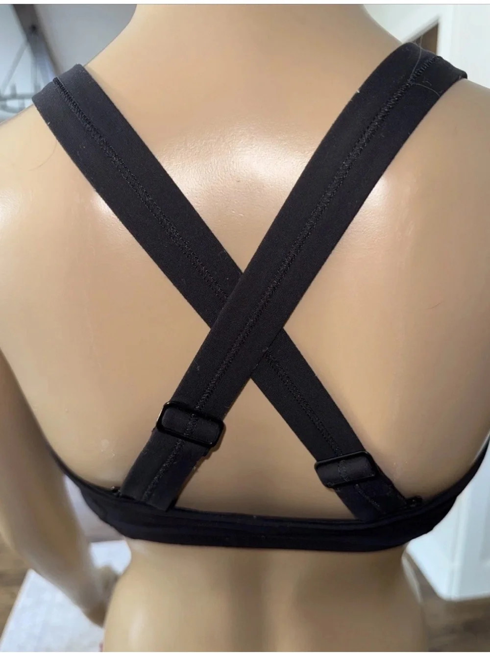 lululemon athletica Black cross back   Sports Bra Size 8- 020